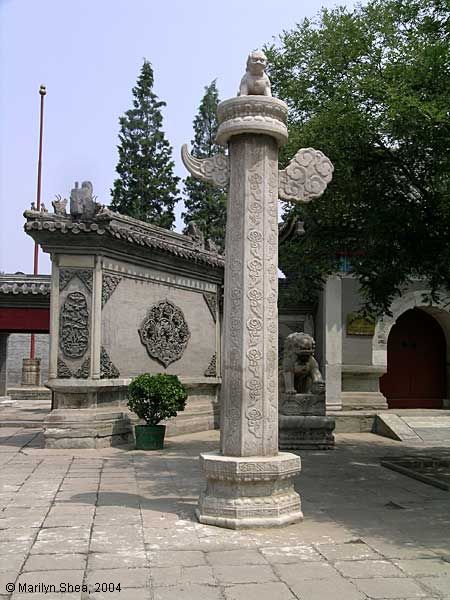Baiyun Guan 白云观 inside entrance