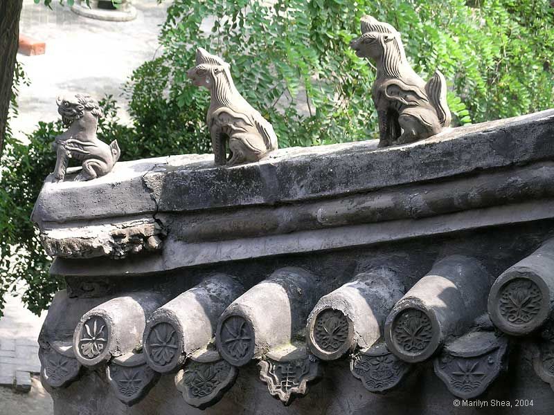 Mythical beasts on the roof of San Qing Temple 三清阁