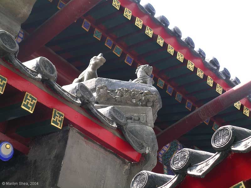 Mythical beasts on the roof of San Qing Temple 三清阁