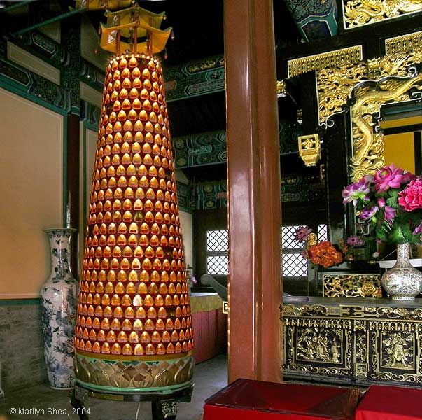 tree of lights to the left of Guan Yin's altar Guan Yin Baiyun Guan 白云观