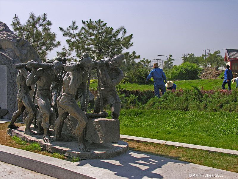 Jin workmen building Marco Polo Bridge