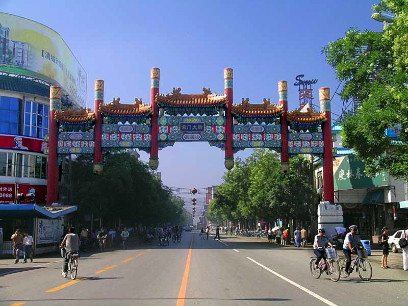 Qianmen neighborhood gate in 2004