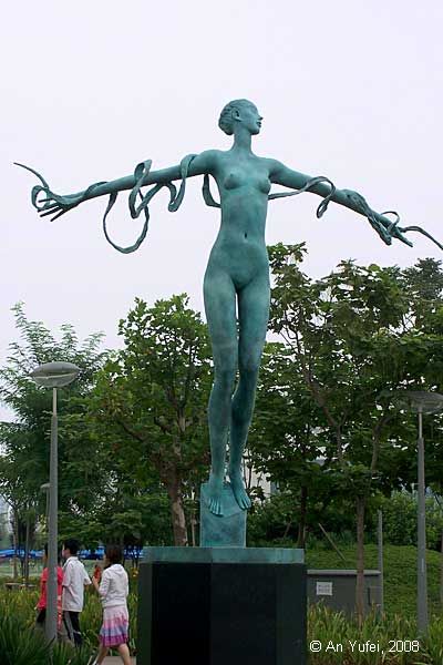 sculpture of rythmic gymnast in bronze