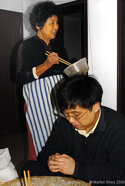 Filling the jiaozi wrappers