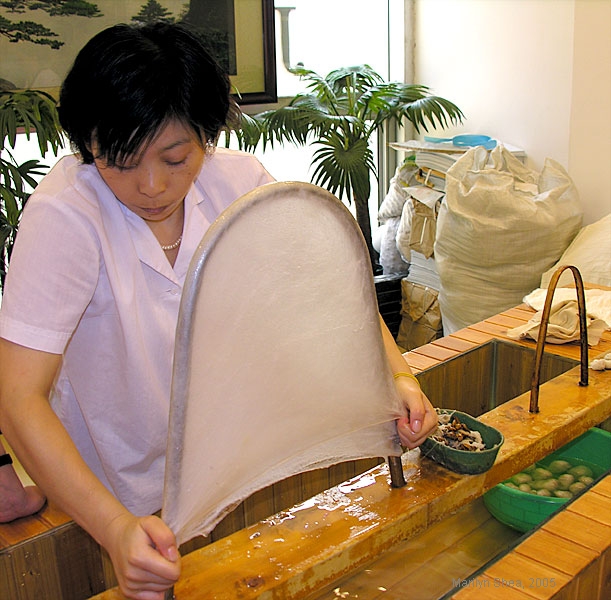 Forms with a half oval shape for stretching cocoons into batting