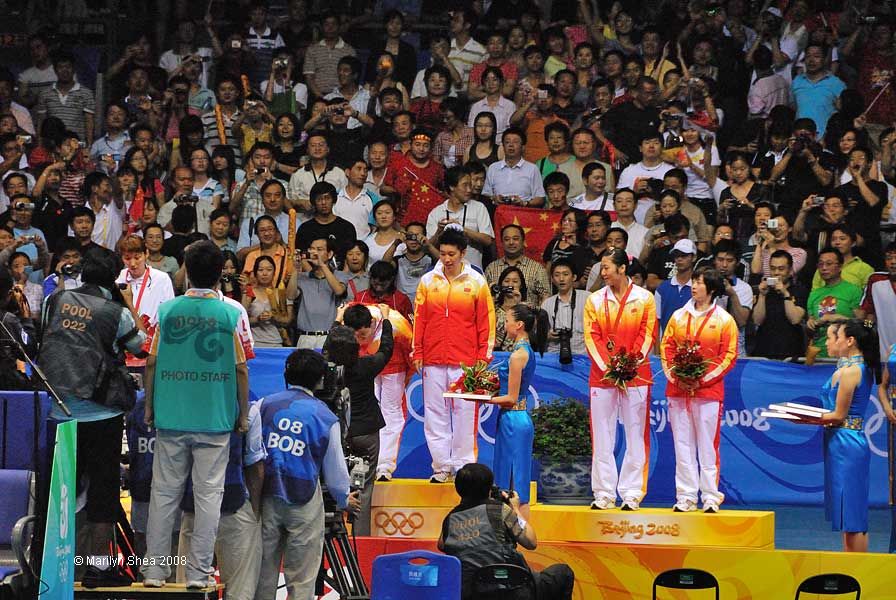 Yu Yang 于洋 (Yú Yáng) and Du Jing 杜婧 receive gold medals