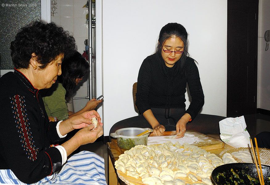 Filling the jiaozi wrappers