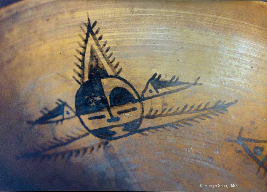 Bowl with Human Face and Fish人面鱼纹盆